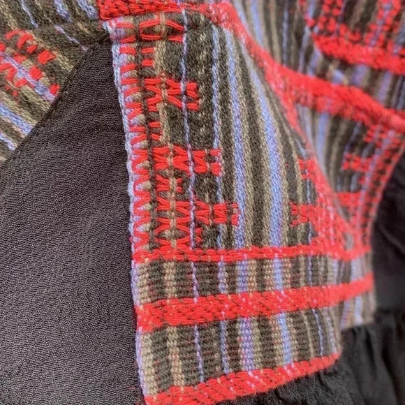 TopShop embroidered tunic, fully lined, 12” side zipper, light, airy summer top - Picture 6 of 9